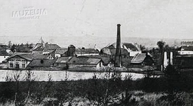 Chemick tovrna v roce 1883. Vzadu vlevo achta Bartolomj, vce vpravo Vilemna.
